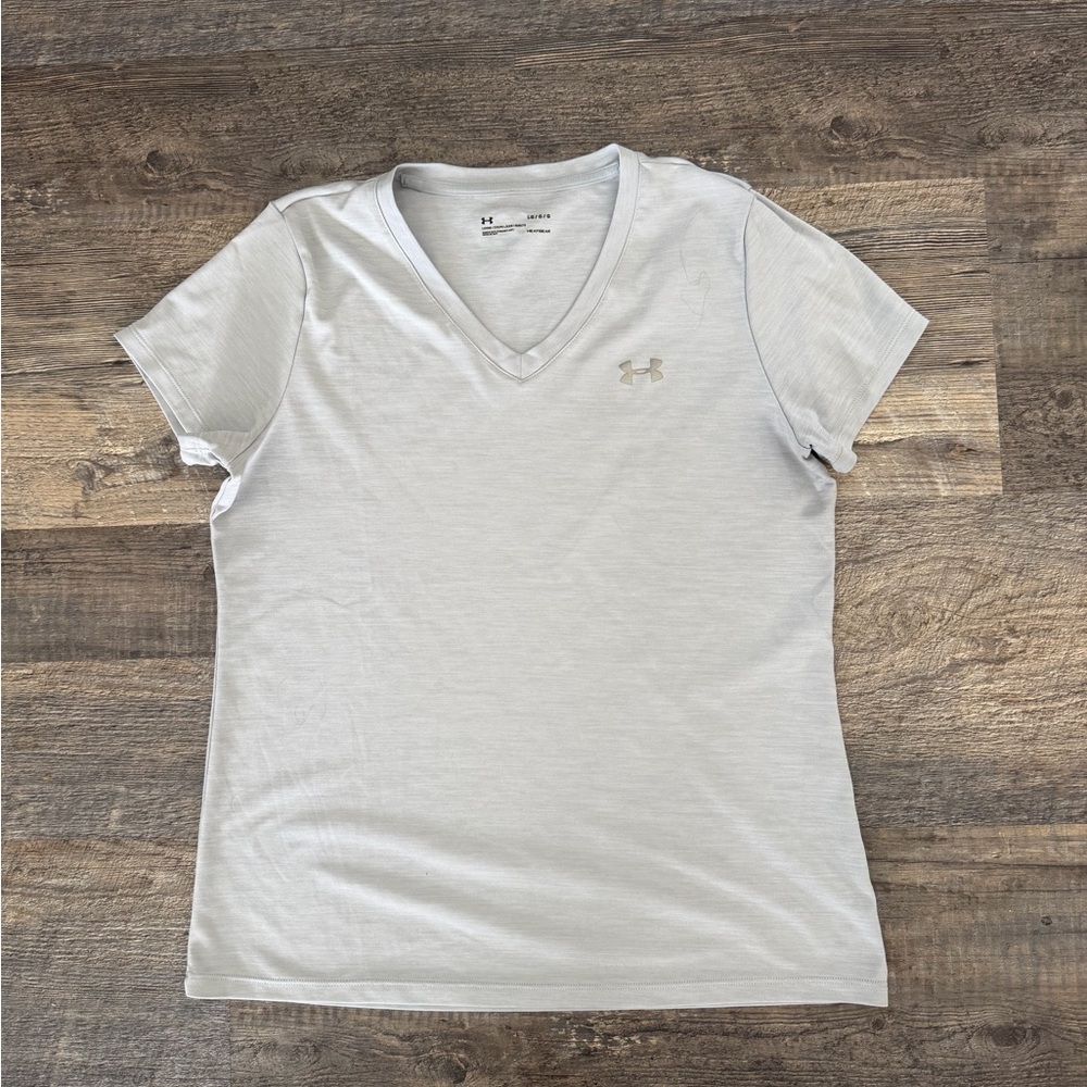 Under Armour Women's Light Gray V-Neck Tee
